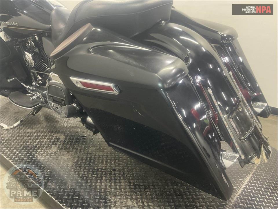 2016 Harley-Davidson FLHTK ELECTRA GLIDE ULTRA LIMITED — фото 24