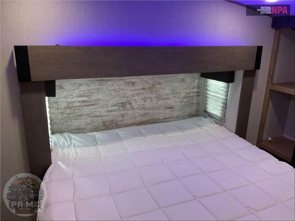 2024 Cherokee By Forest River M-3660SUITE - ARCTIC WOLF FIFTH WHEEL SERIES — фото 14