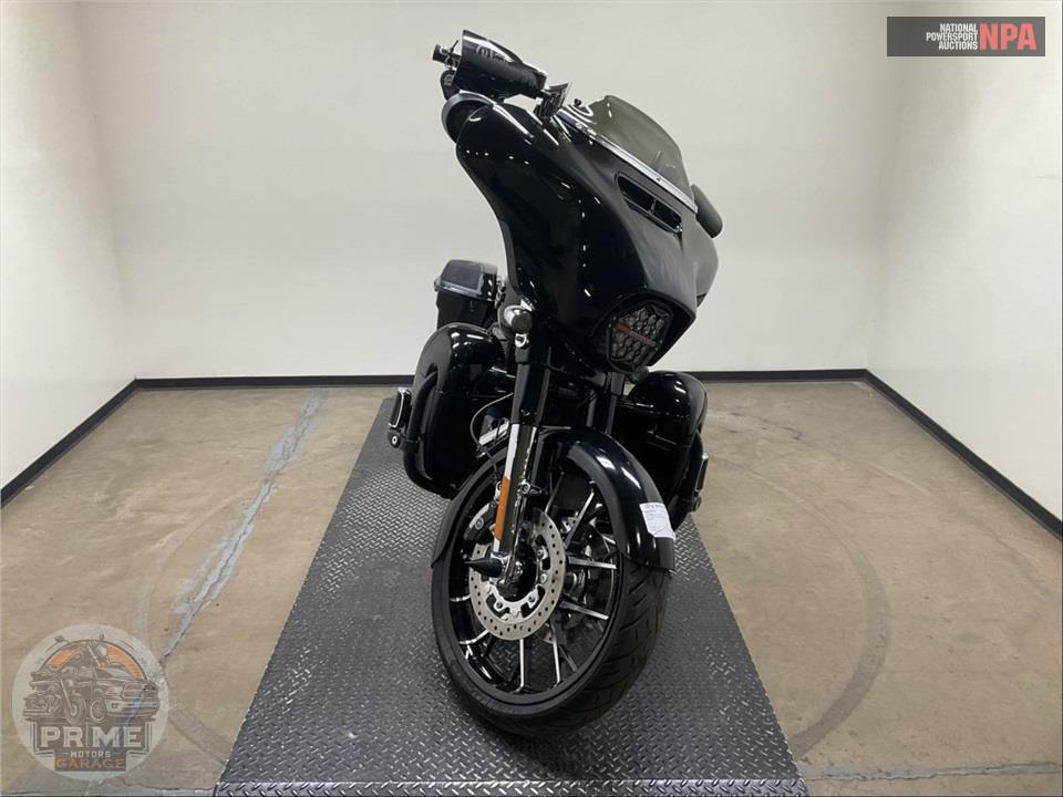 2016 Harley-Davidson FLHXSE CVO STREET GLIDE SPECIAL — фото 2
