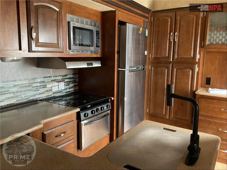 2016 Salem By Forest River M-327RE - HEMISPHERE LITE FIFTH WHEEL SERIES — фото 9