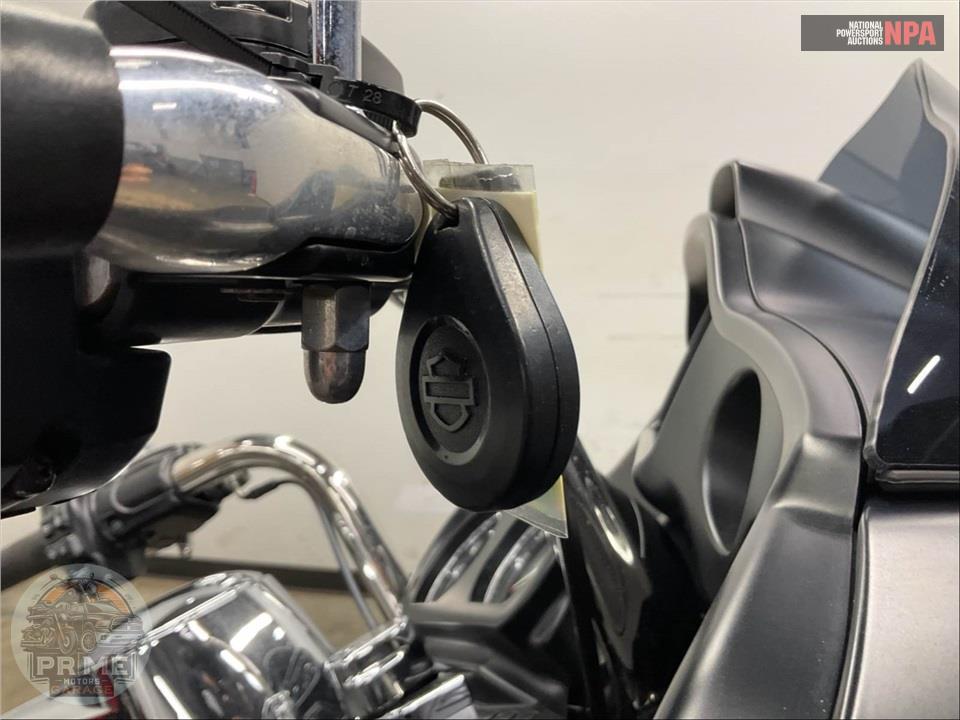 2017 Harley-Davidson FLTRXS ROAD GLIDE SPECIAL — фото 10