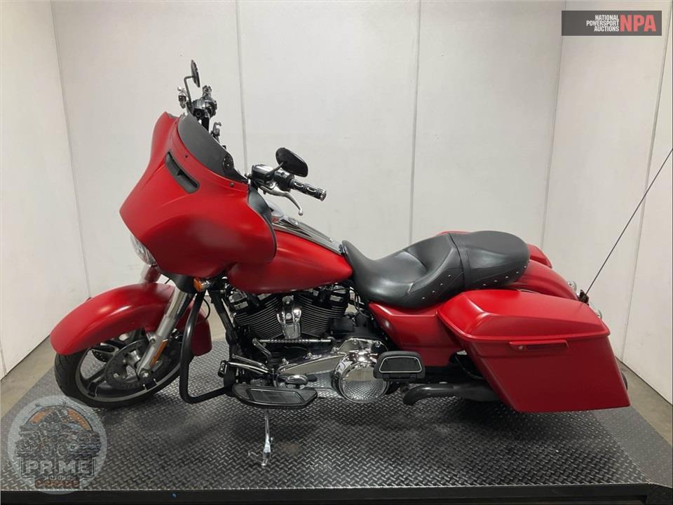 2018 Harley-Davidson FLHX STREET GLIDE — фото 3