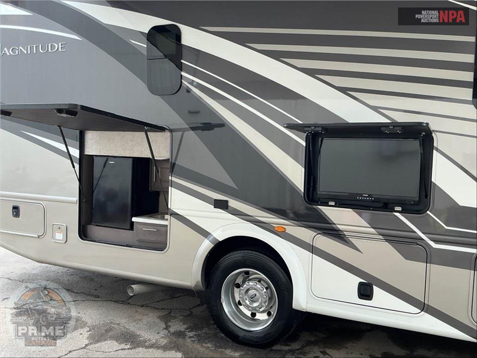 2022 Thor Motor Coach SV34 SUPER C F550 4WD - MAGNITUDE SERIES — фото 45