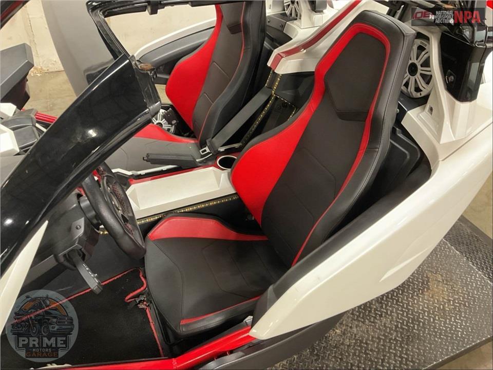 2016 Polaris SLINGSHOT SL LE — фото 36