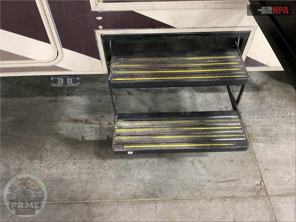 2019 Winnebago M-32YE FORD - VISTA SERIES — фото 46
