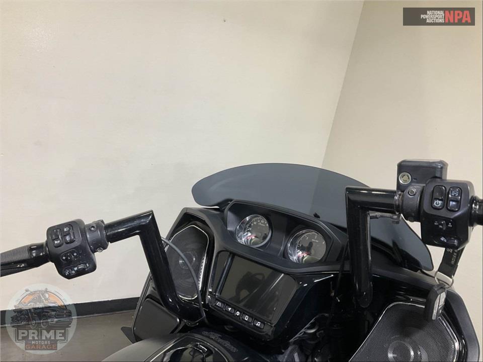 2021 Indian Motorcycle CHALLENGER DARK HORSE (BLACK/BRONZE SMOKE) — фото 40