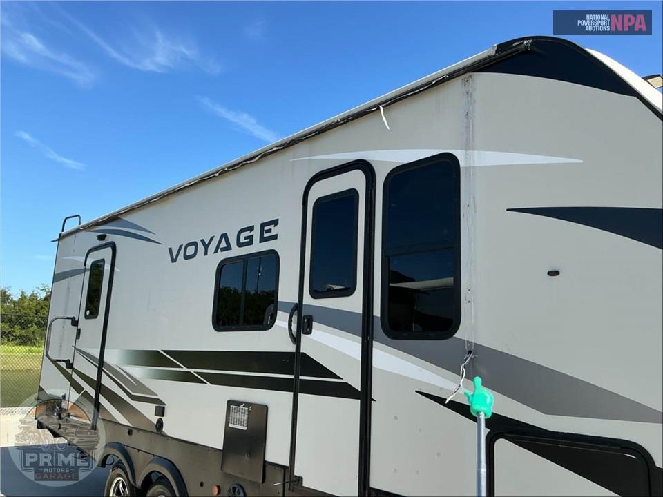 2021 Voyage By Winnebago M-2427RB — фото 34