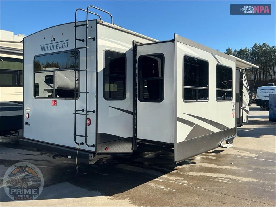 2020 Voyage By Winnebago M-3235RL - FIFTH WHEEL SERIES — фото 4