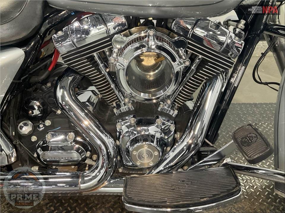 2010 Harley-Davidson FLHTC ELECTRA GLIDE CLASSIC — фото 6