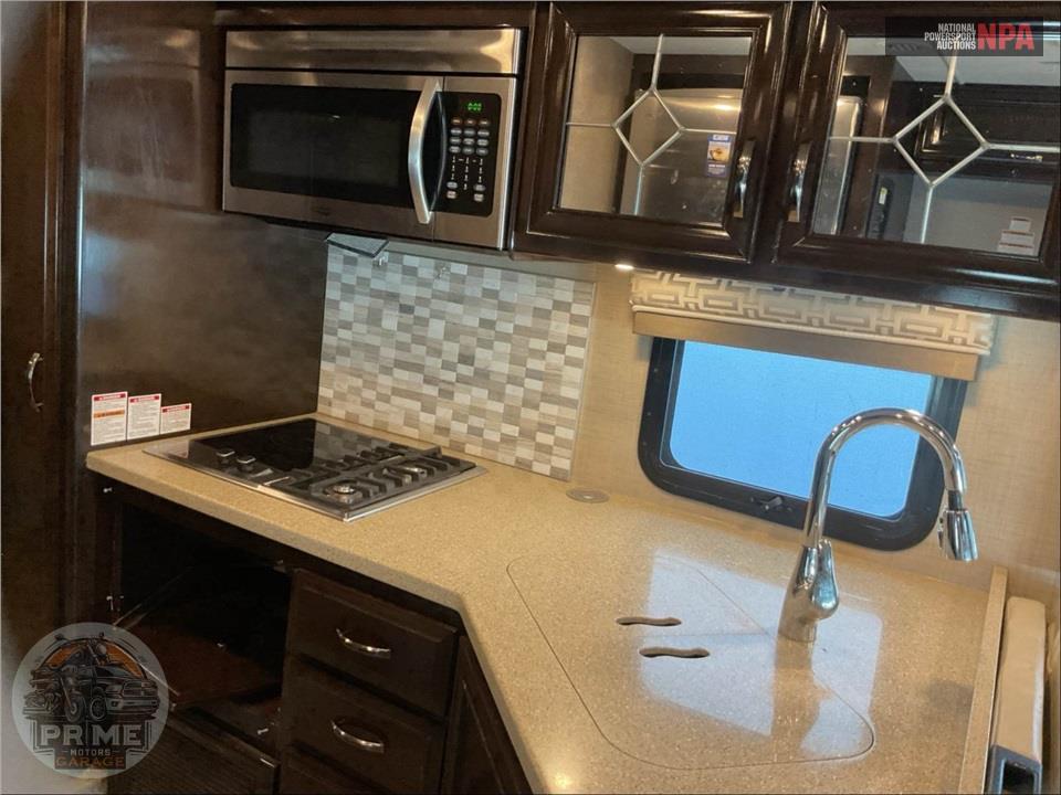 2018 Thor Motor Coach WS31 E450-V10 - QUANTUM SERIES — фото 26