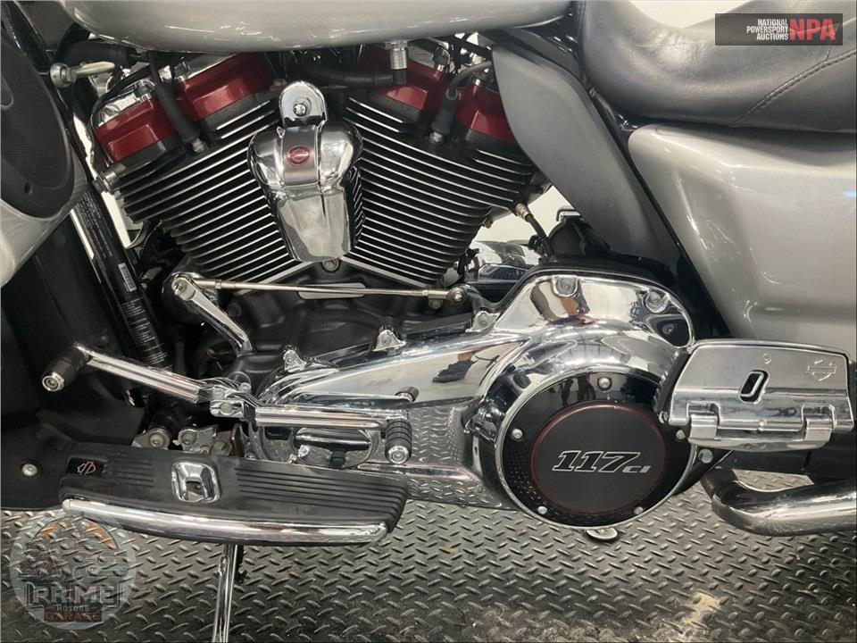 2019 Harley-Davidson FLHXSE CVO STREET GLIDE — фото 7