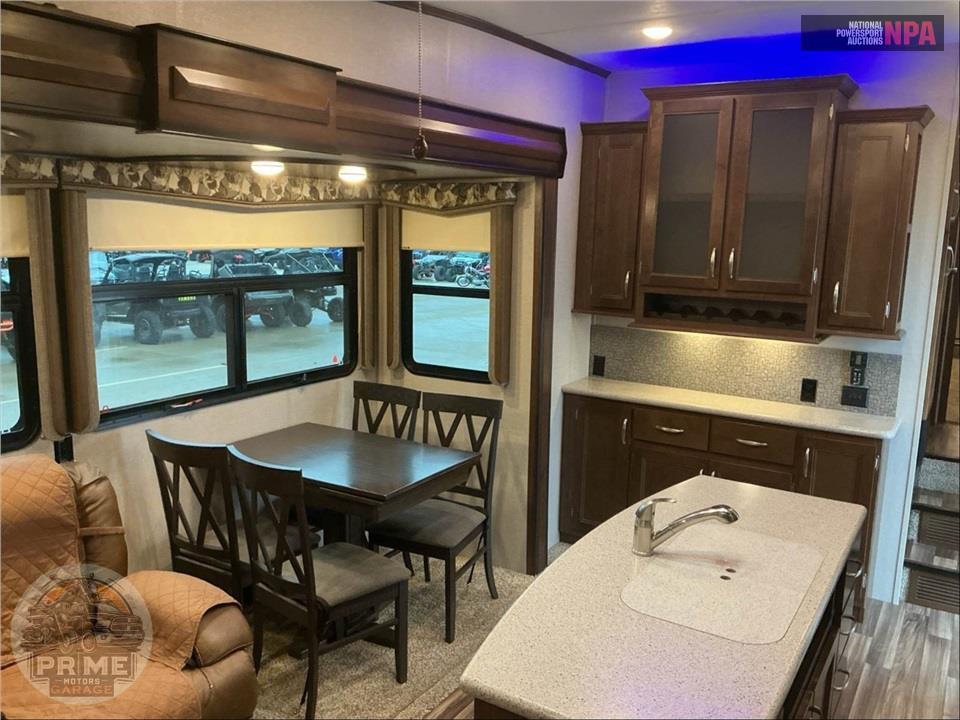2018 Keystone Rv M-305 RL - MONTANA HIGH COUNTRY FIFTH WHEEL SERIES — фото 9