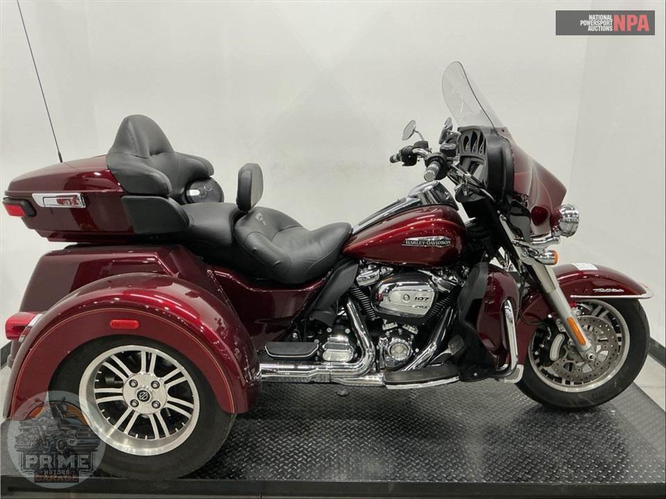 2017 Harley-Davidson FLHTCUTG TRIGLIDE ULTRA CLASSIC — фото 1
