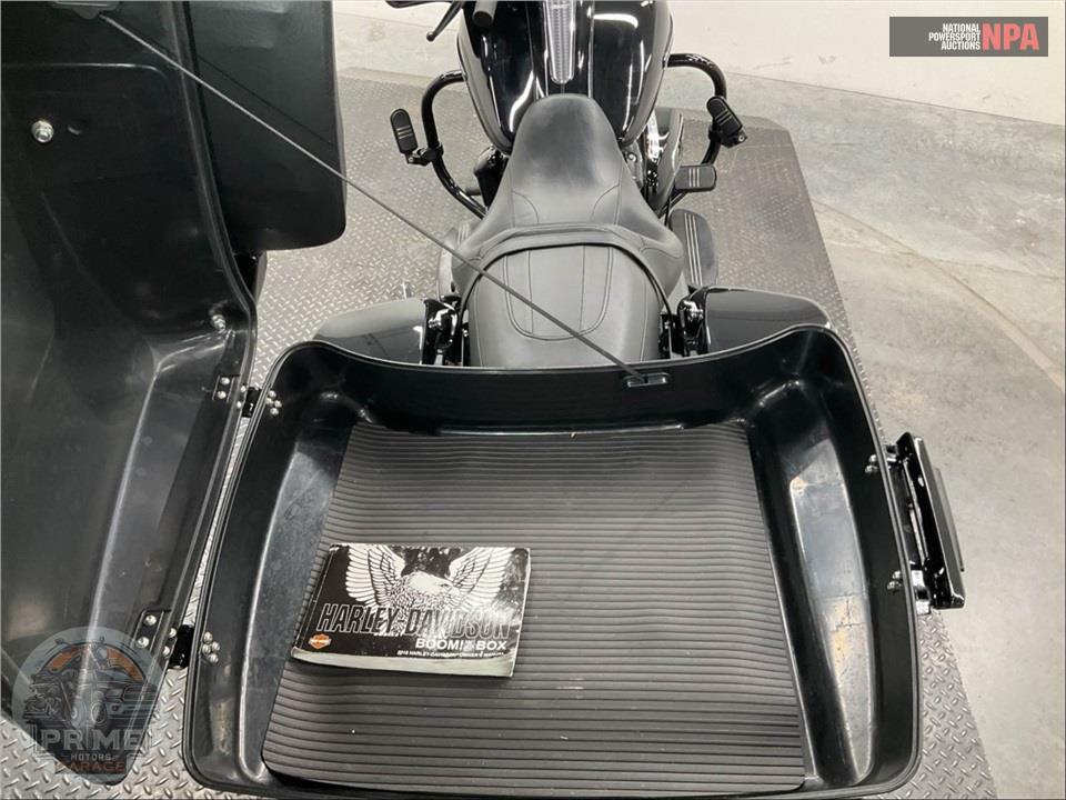 2018 Harley-Davidson FLHXS STREET GLIDE SPECIAL — фото 19