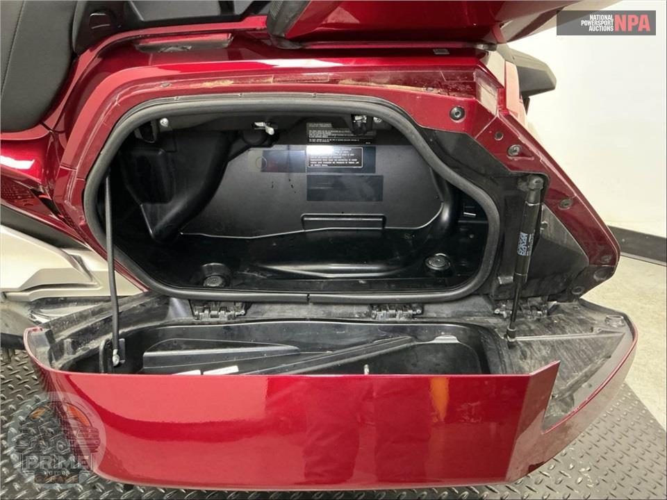 2018 Honda GL1800 GOLDWING TOUR (RED) — фото 18
