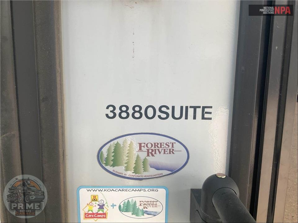 2022 Cherokee By Forest River M-3880SUITE ARCTIC WOLF FIFTH WHEEL SERIES — фото 5