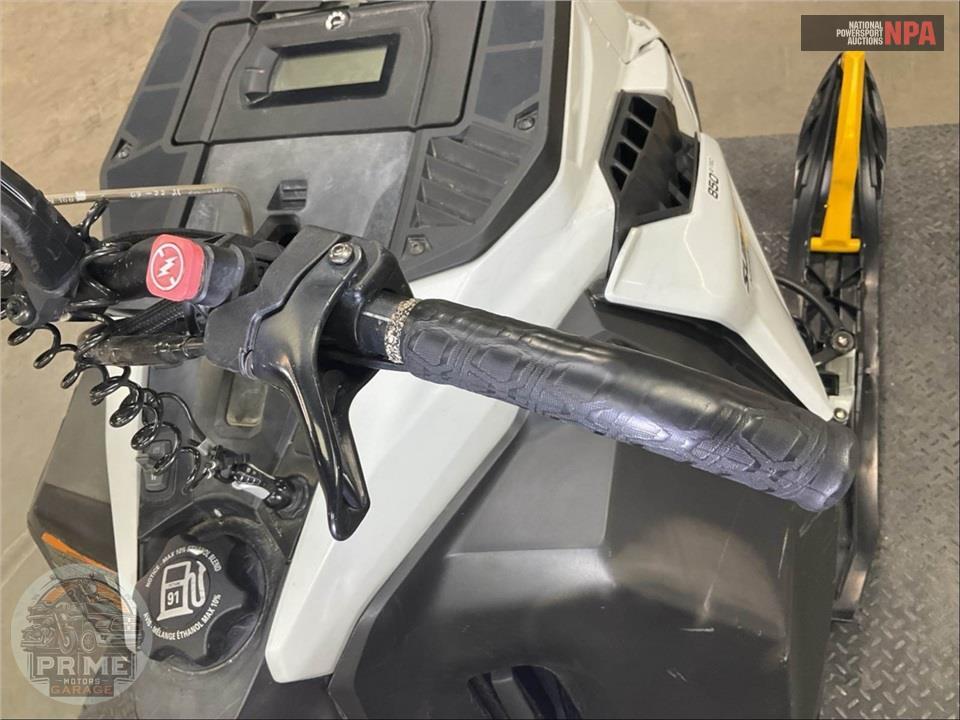 2024 Ski-Doo Summit Adrenaline 154 850 E-TEC PowderMax Light FlexEdge 2.5" E.S. — фото 13