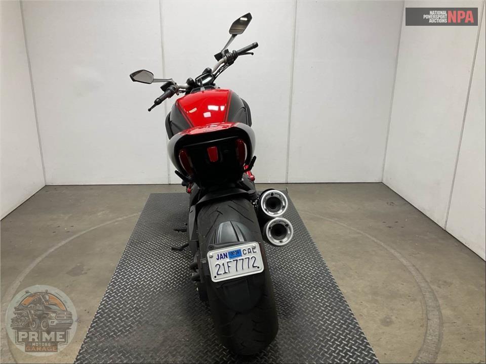2013 Ducati DIAVEL CARBON — фото 4