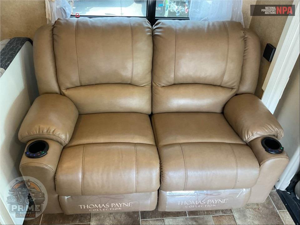 2016 Thor Motor Coach M-31L E450-V10 - CHATEAU SERIES — фото 12