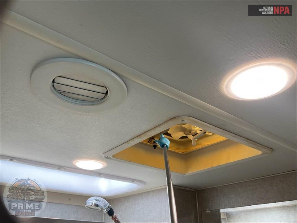 2018 Winnebago M-22R FORD - MINNIE WINNIE SERIES — фото 32