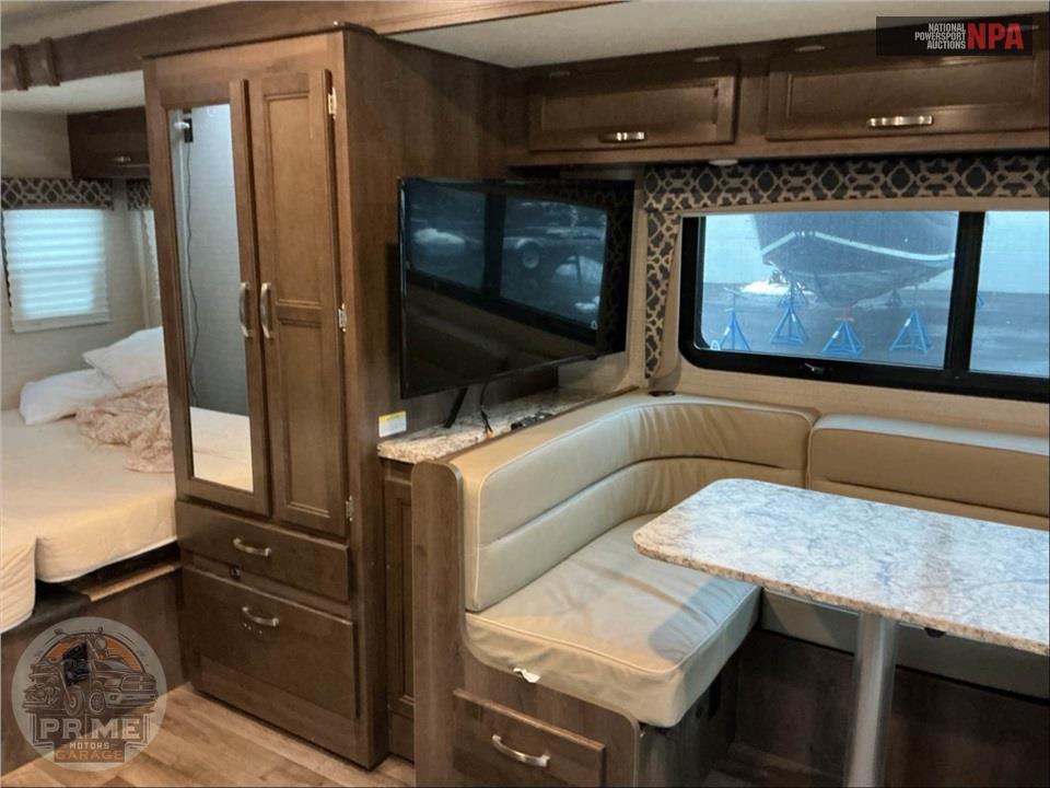 2020 Jayco M-24 B FORD V10 - REDHAWK SERIES — фото 10