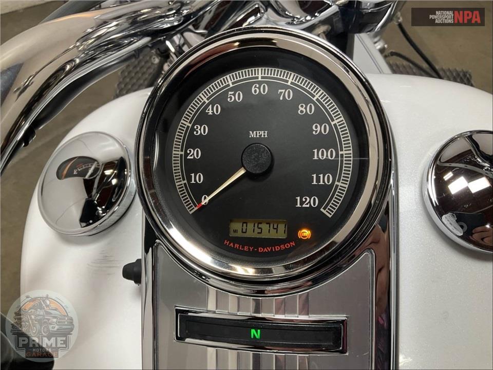 2012 Harley-Davidson FLHRC ROAD KING CLSC — фото 5