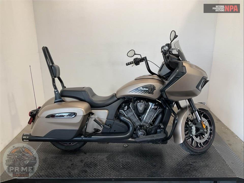 2020 Indian Motorcycle CHALLENGER DARK HORSE SMOKE (WHITE OR SANDSTONE) — фото 1
