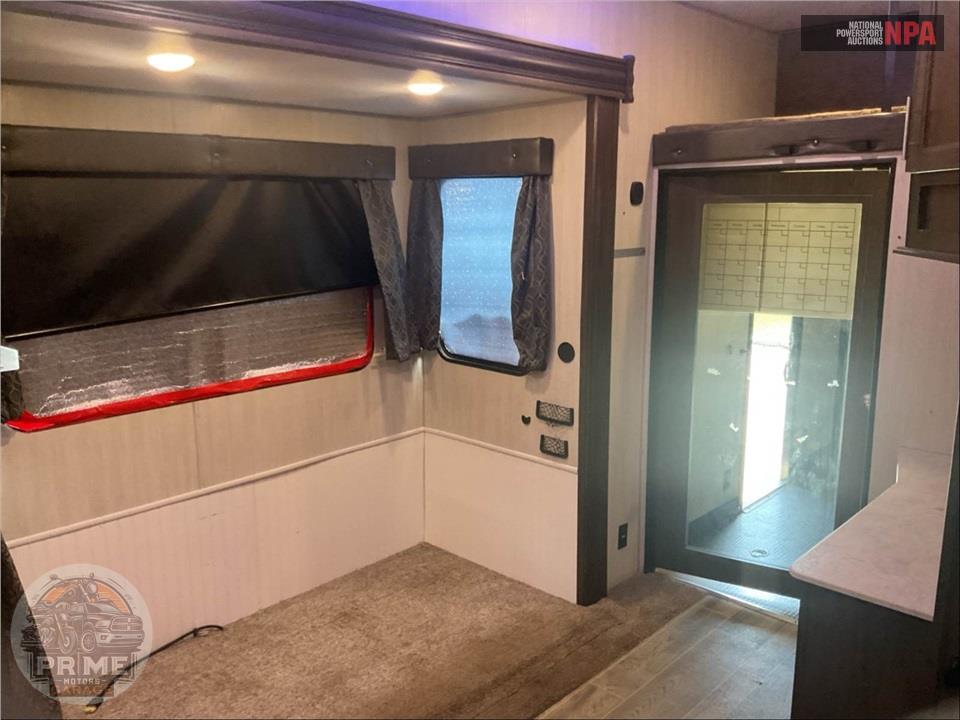 2019 Cherokee By Forest River M-325PACK13 - WOLF PACK TOY HAULER TOY HAULER SERIES — фото 7