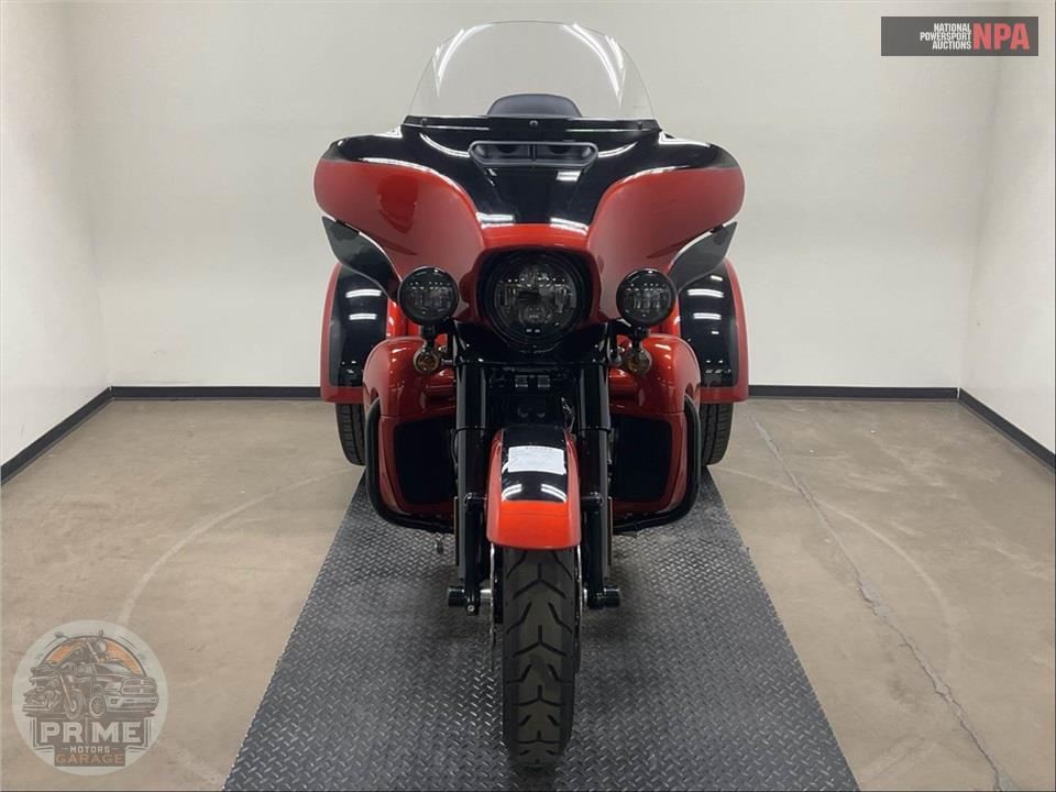 2025 Harley-Davidson FLHTCUTG TRI GLIDE ULTRA CLASSIC — фото 2