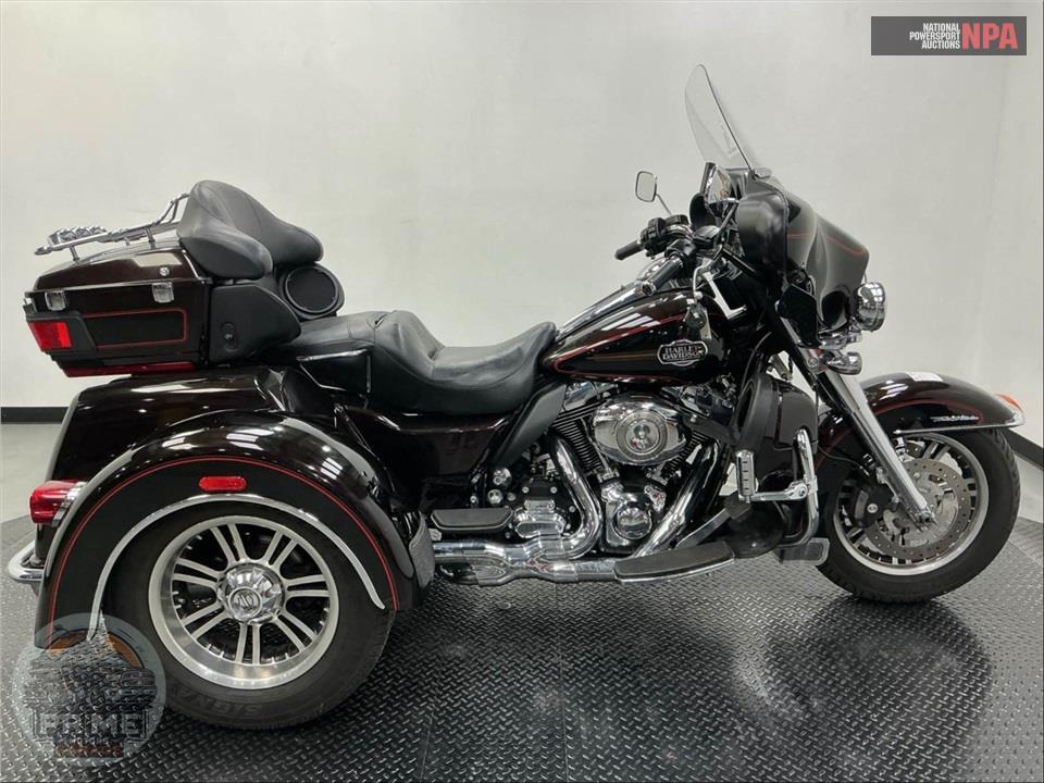 2011 Harley-Davidson FLHTCUTG TRIGLIDE UL CLSC — фото 1