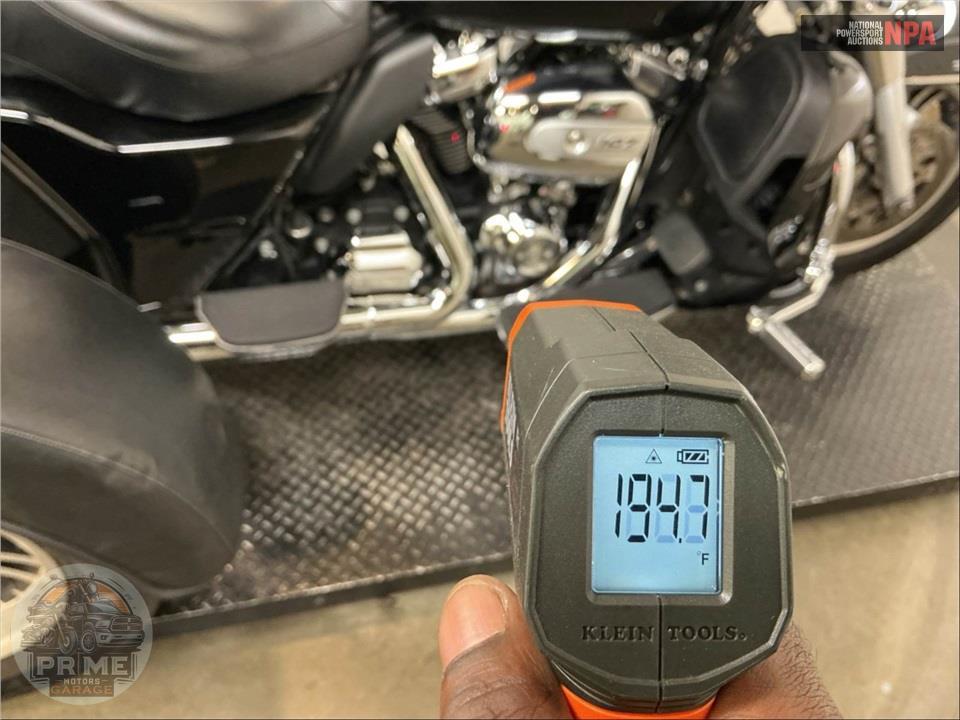 2017 Harley-Davidson FLHTCUTG TRIGLIDE ULTRA CLASSIC — фото 8