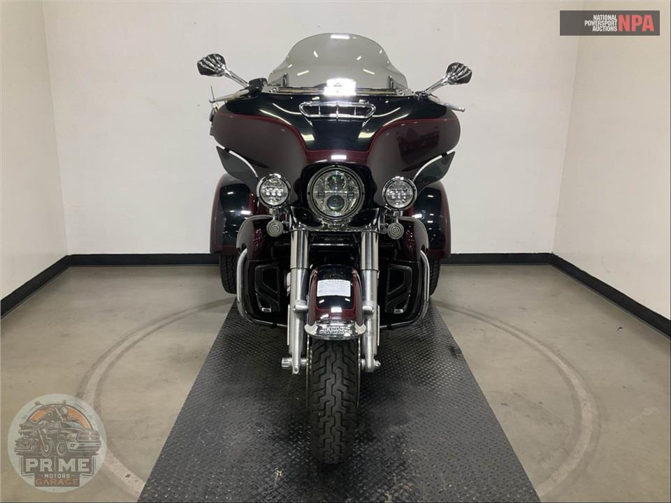 2022 Harley-Davidson FLHTCUTG TRI GLIDE ULTRA CLASSIC — фото 2