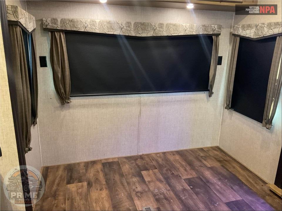 2017 Crossroads Rv M-322 RL - CRUISER FIFTH WHEEL SERIES — фото 10