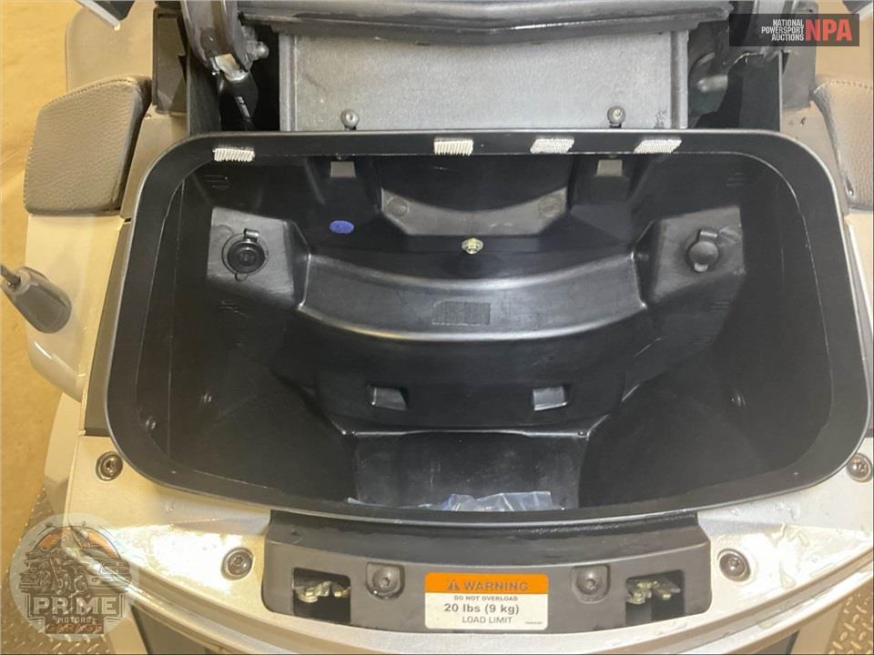 2010 Can-Am SPYDER RT SE5 AUDIO & CONVENIENCE PACKAGE — фото 23