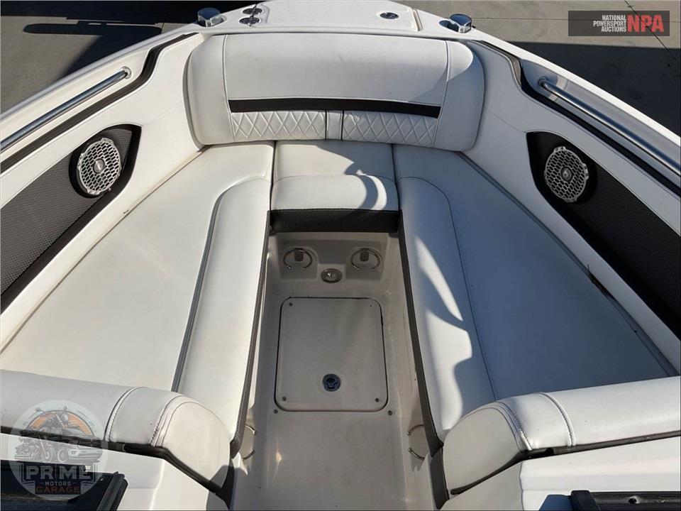 2017 Sea Ray Boats SLX-W 230 SLX SERIES L=23/E=1 370HP MERC IB — фото 39