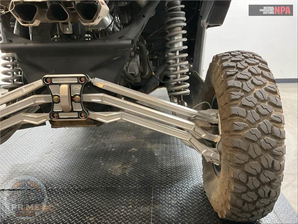 2017 Can-Am MAVERICK X3 MAX X RS TURBO R — фото 32