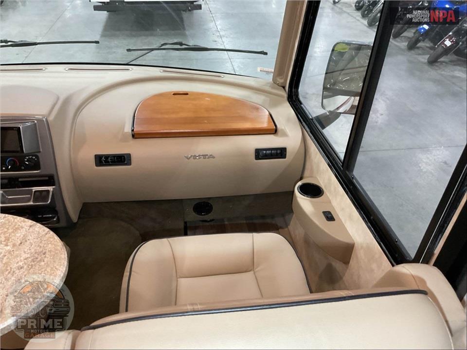 2019 Winnebago M-32YE FORD - VISTA SERIES — фото 16