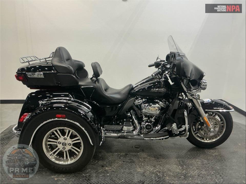 2019 Harley-Davidson FLHTCUTG TRI GLIDE ULTRA — фото 1