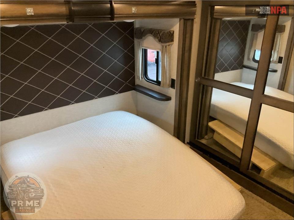 2018 Keystone Rv M-3121 RL - MONTANA FIFTH WHEEL SERIES — фото 12