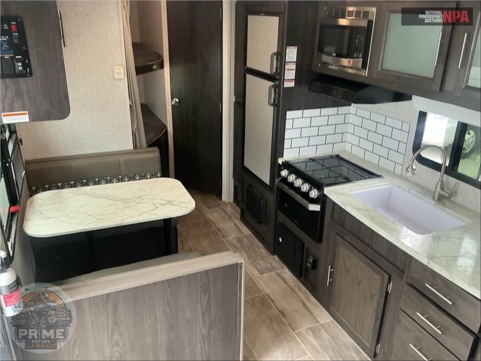 2020 Kodiak By Dutchmen M-227BH - ULTRA LITE SERIES — фото 9