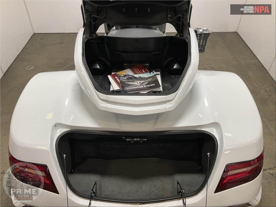 2018 Honda GL1800D GOLDWING TOUR DCT (WHITE) — фото 17