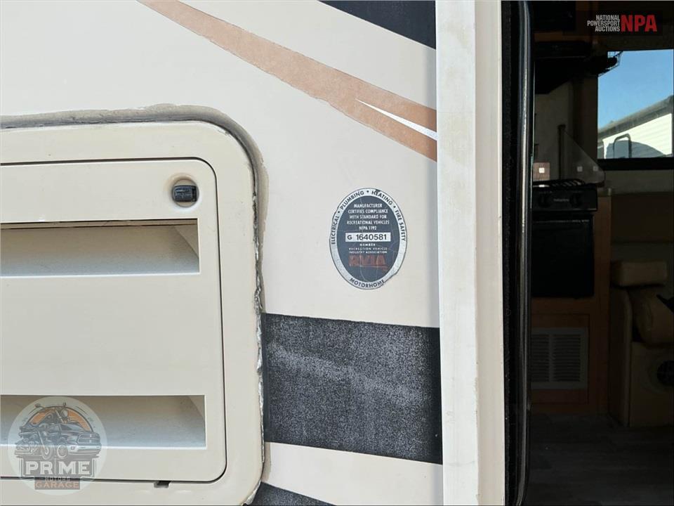 2018 Winnebago M-25B FORD - MINNIE WINNIE SERIES — фото 6
