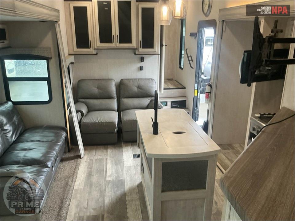 2022 Sandpiper By Forest River M-384QBOK - FIFTH WHEEL SERIES — фото 7