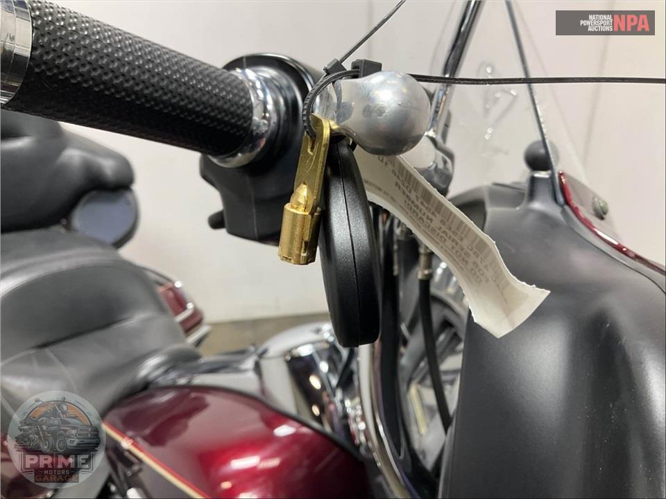 2015 Harley-Davidson FLHTCU ULTRA CLASSIC ELECTRA GLIDE — фото 11