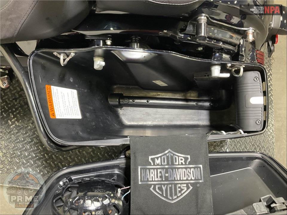 2022 Harley-Davidson FLTRXSE CVO ROAD GLIDE — фото 18