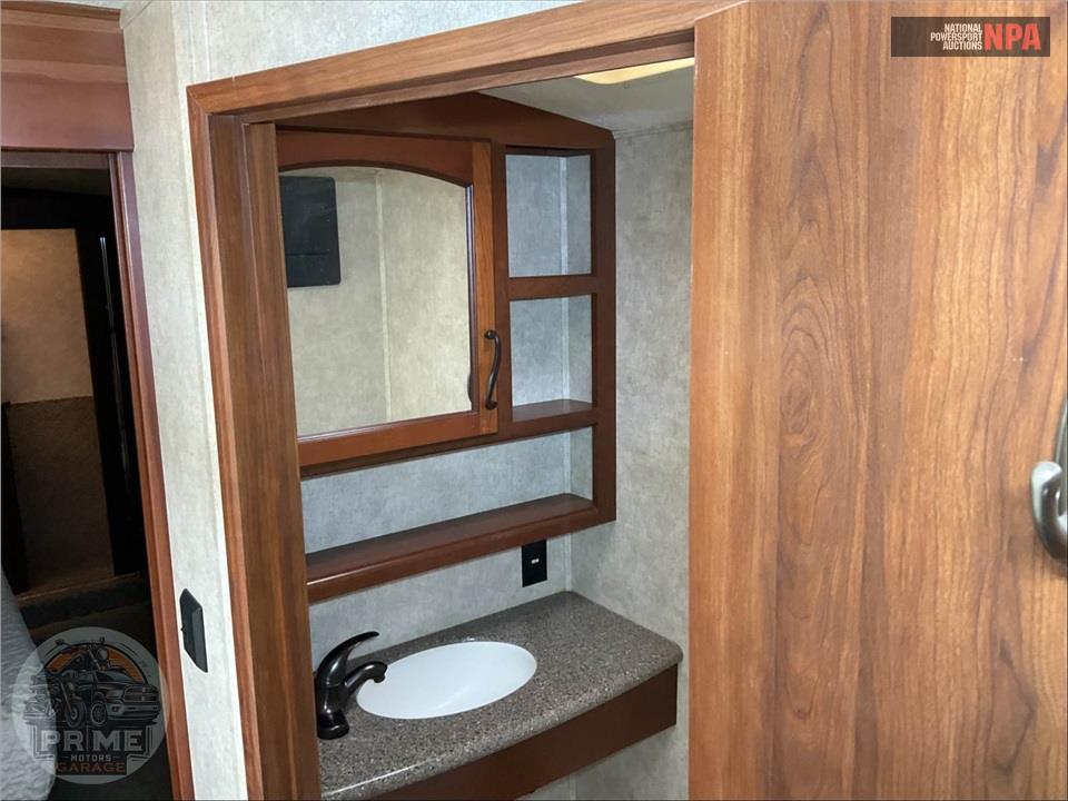 2013 Keystone Rv M-3582RL MONTANA HICKORY FIFTH WHEEL SERIES — фото 15