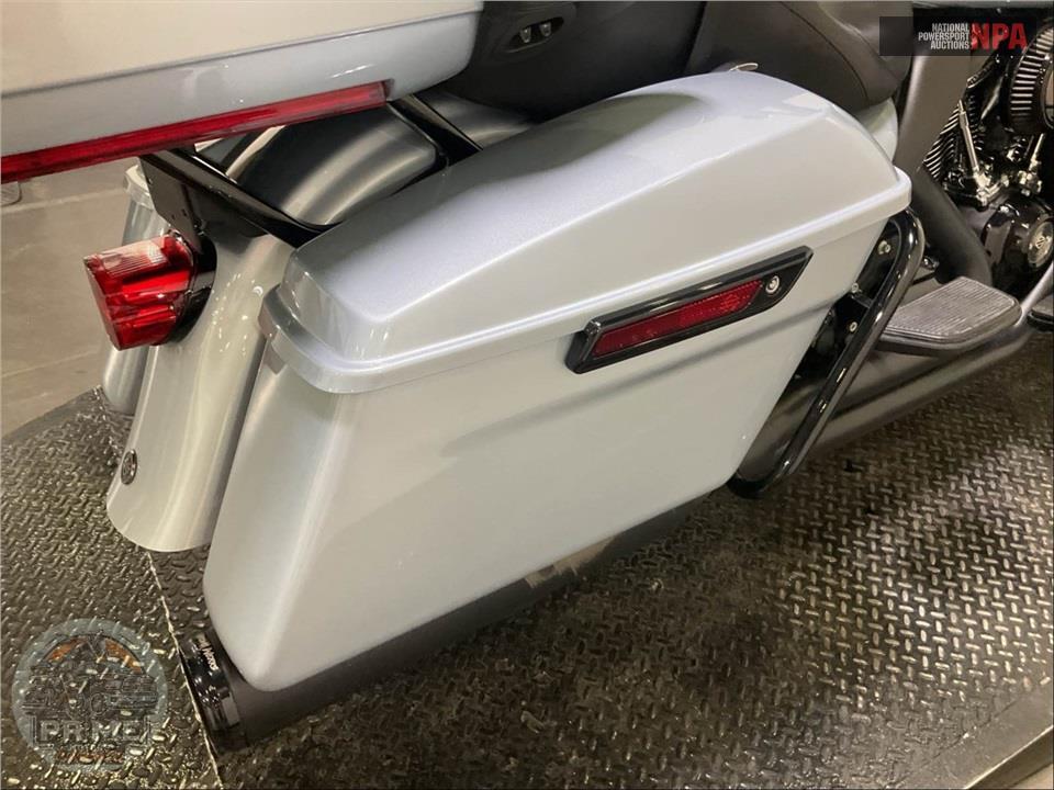 2023 Harley-Davidson FLTRK ROAD GLIDE LIMITED — фото 22
