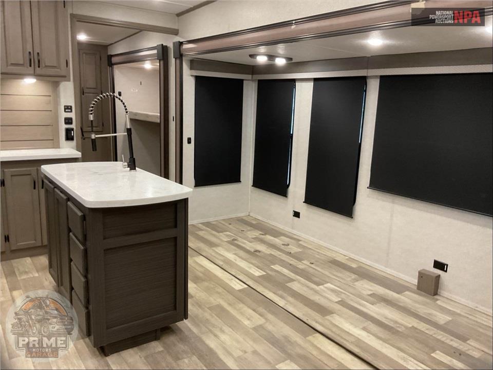 2023 Coachmen By Forest River M-367 BH - CHAPARRAL FIFTH WHEEL SERIES — фото 6