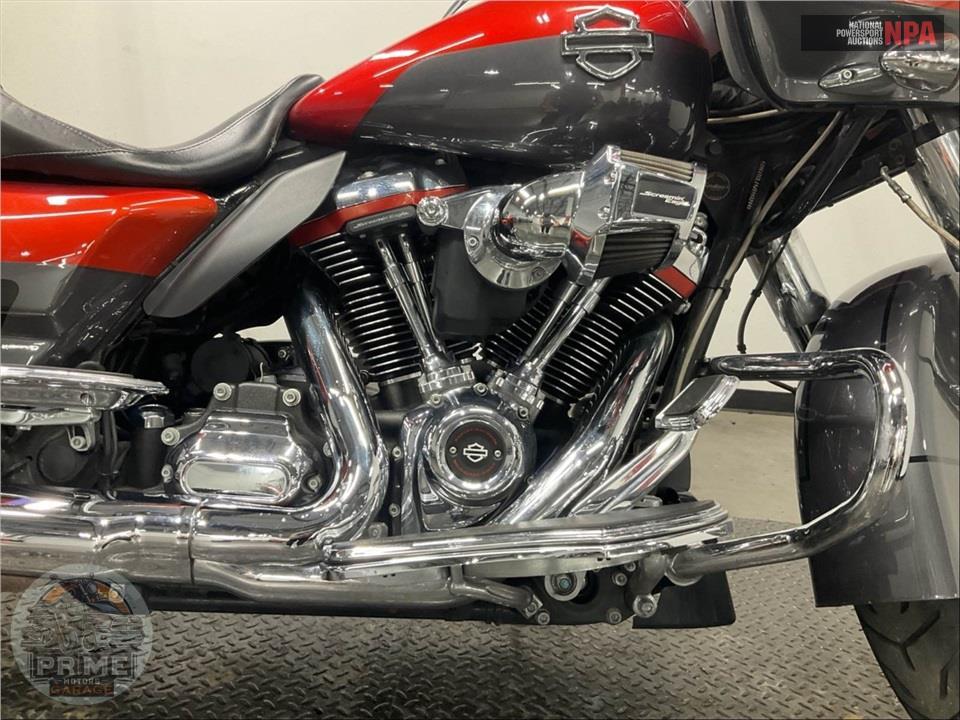 2018 Harley-Davidson FLTRXSE CVO ROAD GLIDE — фото 6