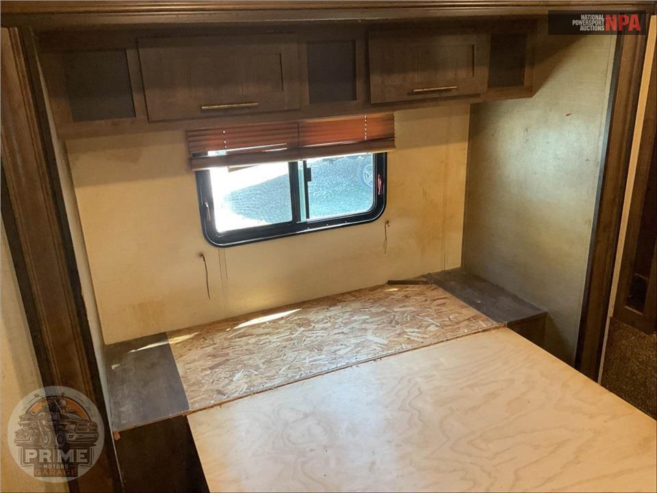 2018 Crossroads Rv M-31 BH - VOLANTE SERIES — фото 11
